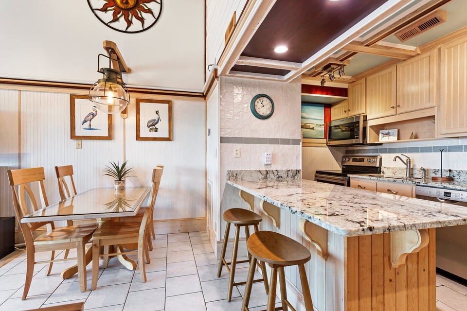 Whip up something delicious in the quaint Kitchen to enjoy together in the adjacent Dining Area or at the Counter Bar, all surrounded by beautifully tasteful coastal decor and brilliant nautical accents.