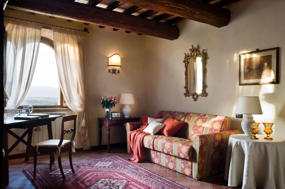 Exclusive Suite, Garden View | Living area