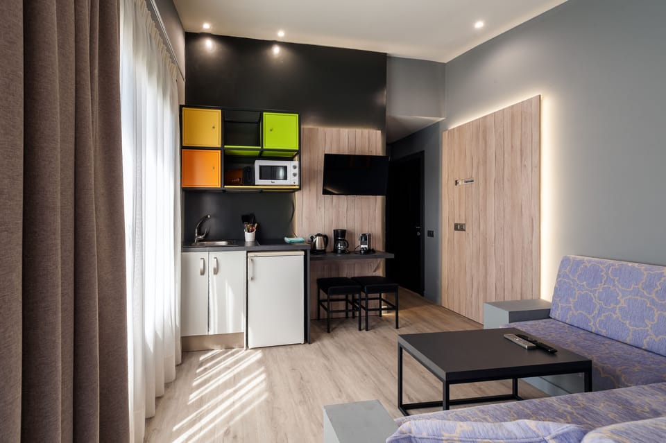 Studio | Living room | TV