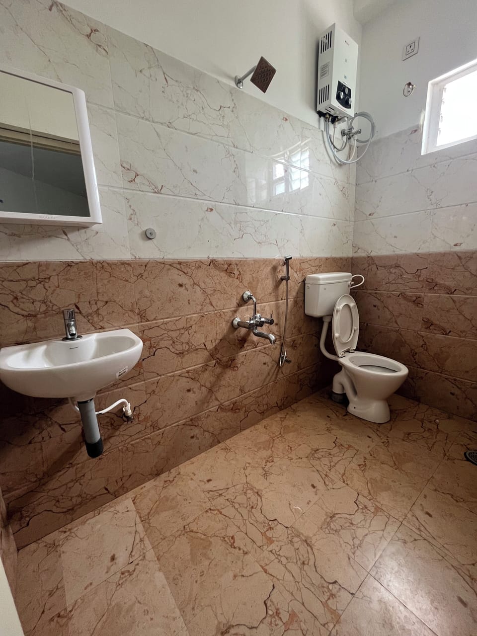 Family Room | Bathroom | Shower, free toiletries, towels, soap