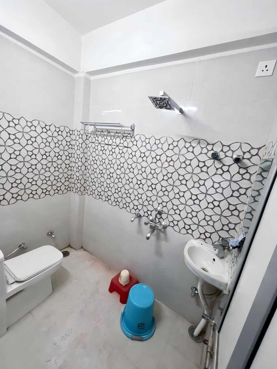 Standard Double Room | Bathroom | Shower