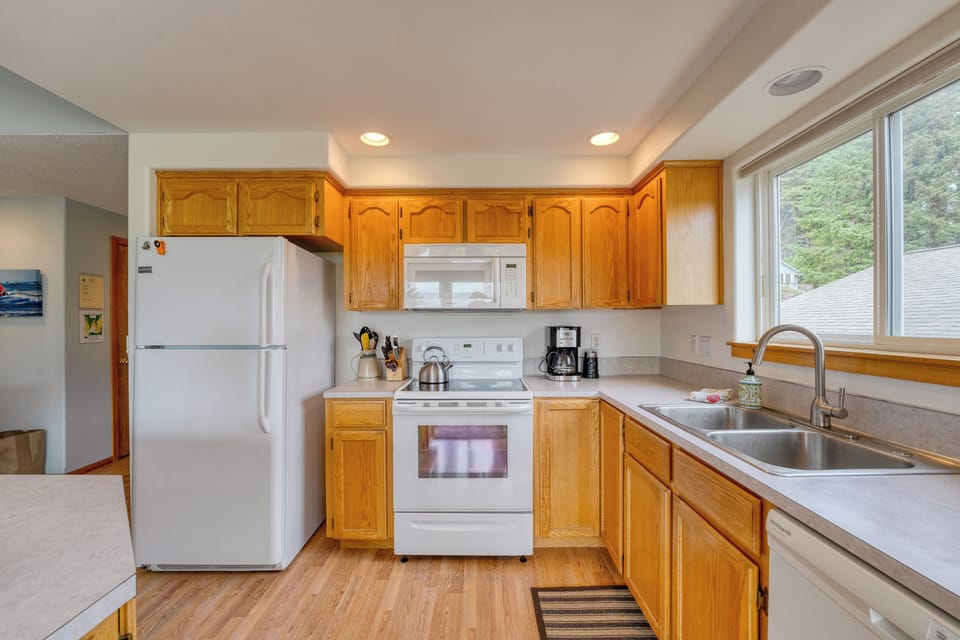 Fully equipped kitchen.