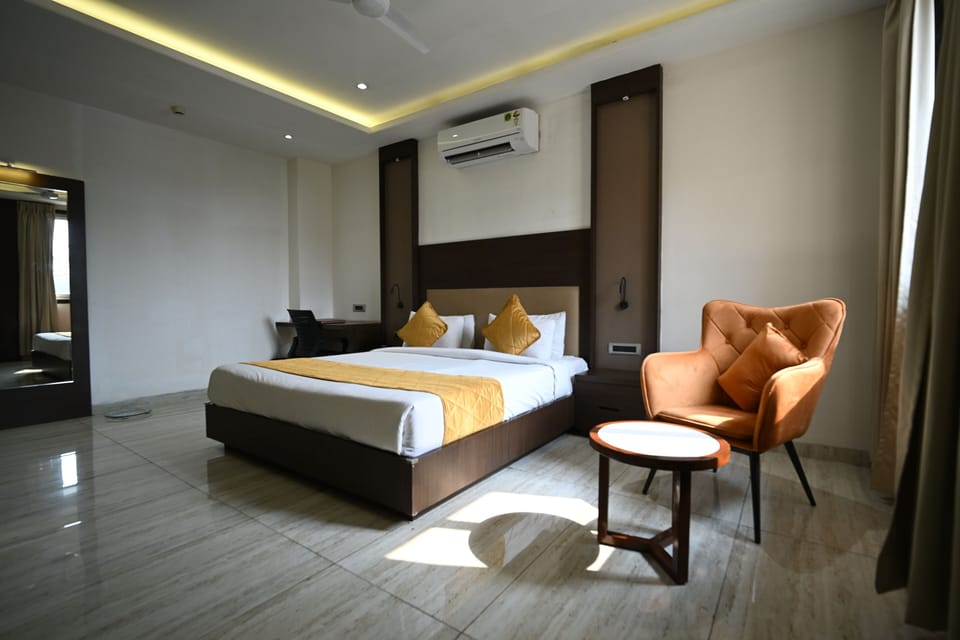 Standard Suite, 1 King Bed, Smoking, Annex Building | In-room safe, iron/ironing board, free WiFi