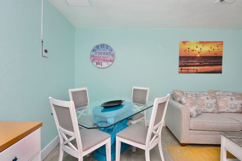 Coconut Cove: Dining Table
