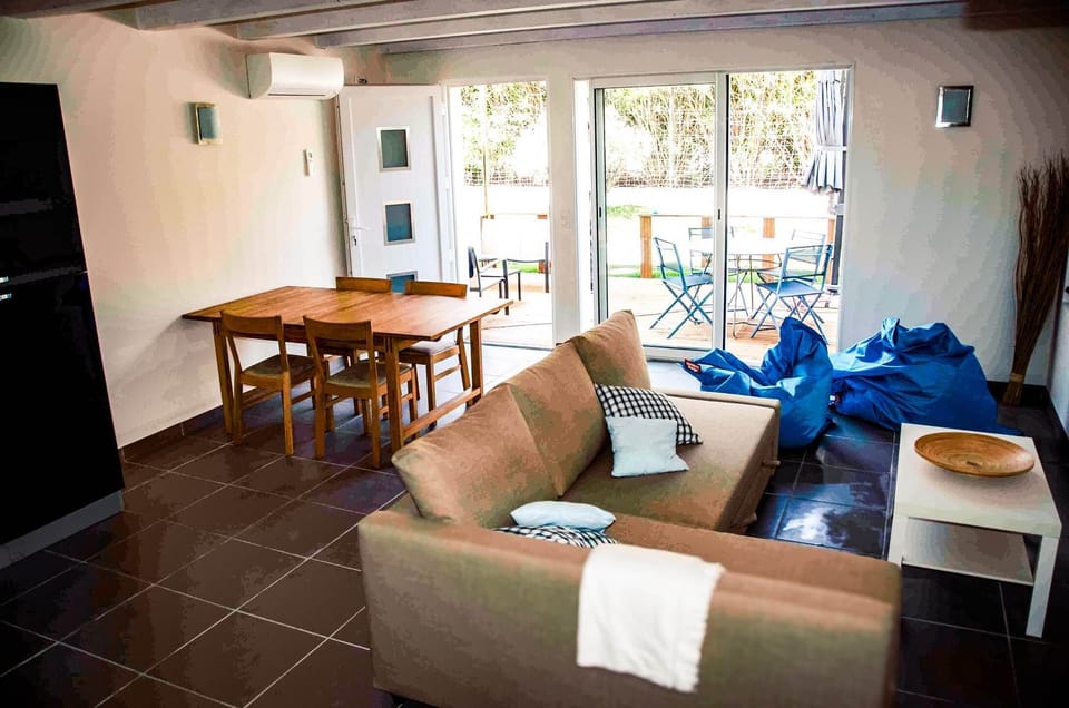 Séjour, vue Terrasse - gîte Bleu Azur