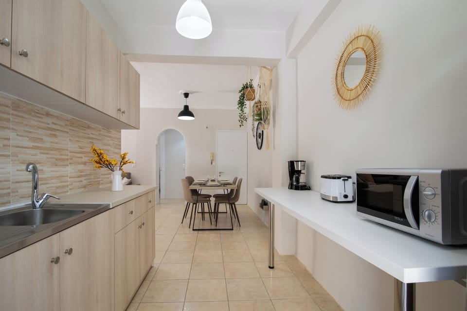 Comfort Apartment | Private kitchen | Electric kettle, toaster