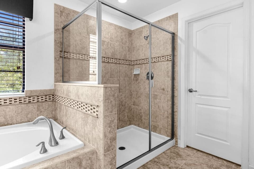 Private en suite bathroom