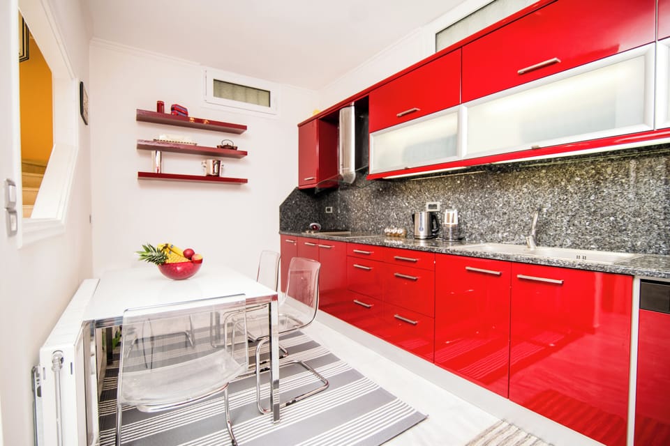 Deluxe House, Garden View | Private kitchen | Electric kettle