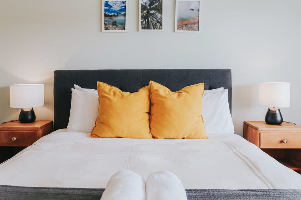Bedroom 1 - king bed