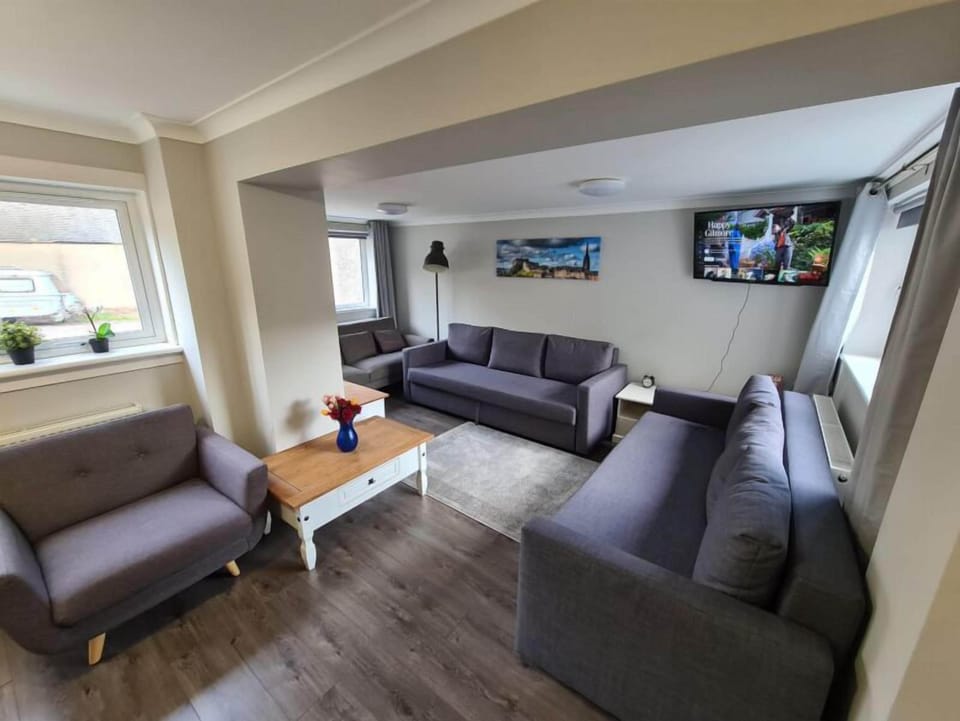 Family House, 3 Bedrooms, Kitchen, City View | Living area | Flat-screen TV