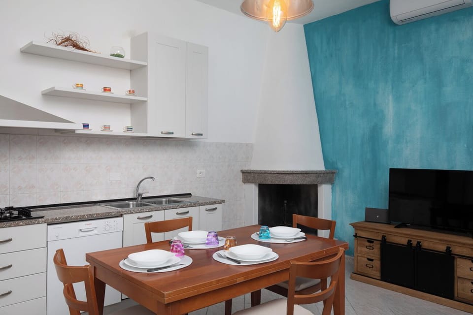 Apartment, Balcony | Private kitchen | Electric kettle, highchair