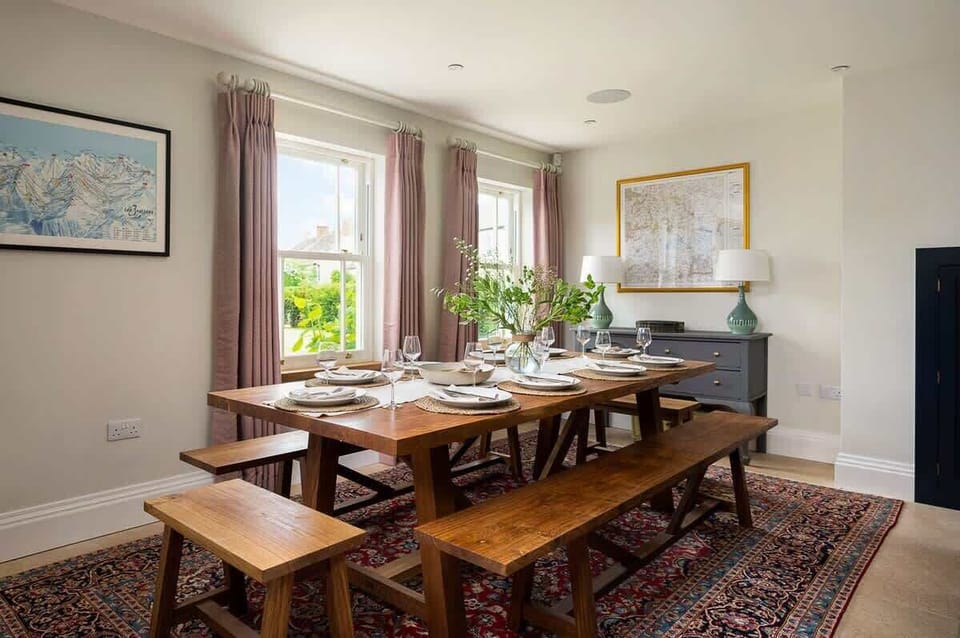 Dining area for up to 10 guests