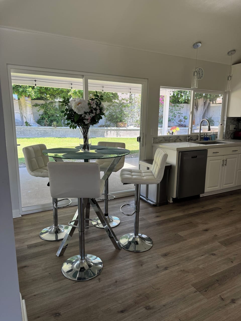 Kitchen eating area