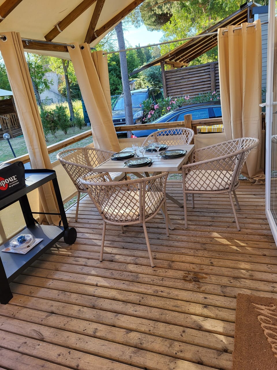 Outdoor dining