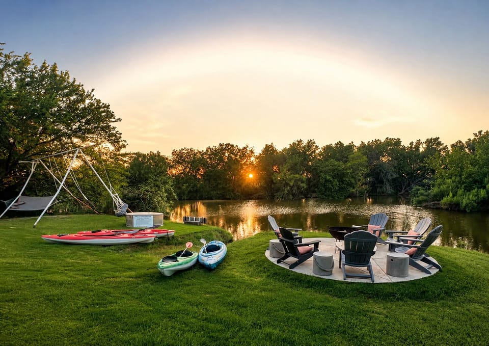 Lakefront firepit, kayaks, and a swing set. La Vie, Lake Granbury Texas. 