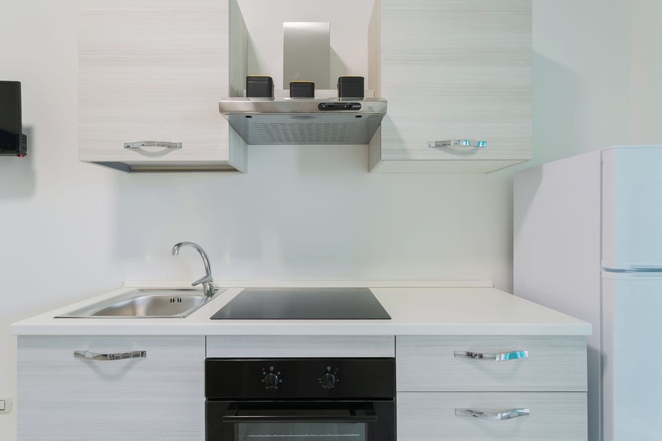 Apartment, Balcony | Private kitchen | Fridge, microwave, oven, stovetop