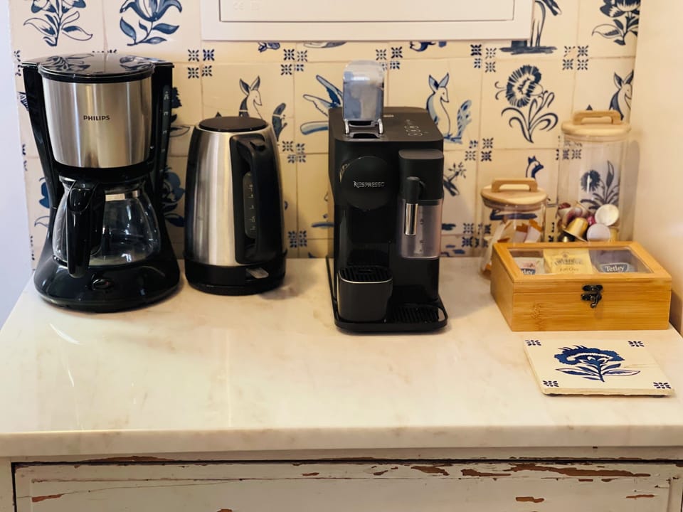 Coffee & Tea Bar