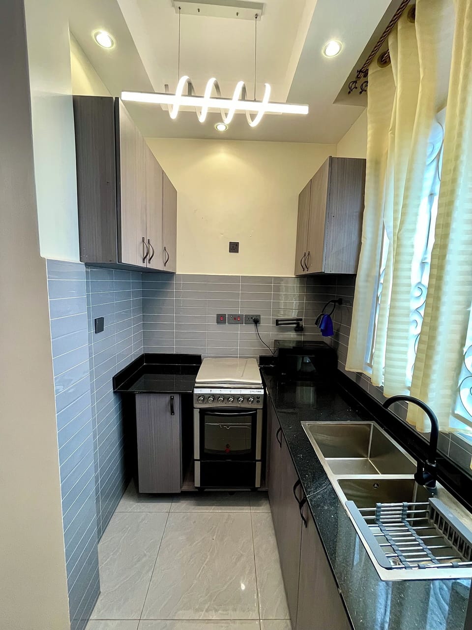 Luxury Apartment, Private Bathroom, City View | Private kitchen | Fridge, microwave, oven, cookware/dishes/utensils