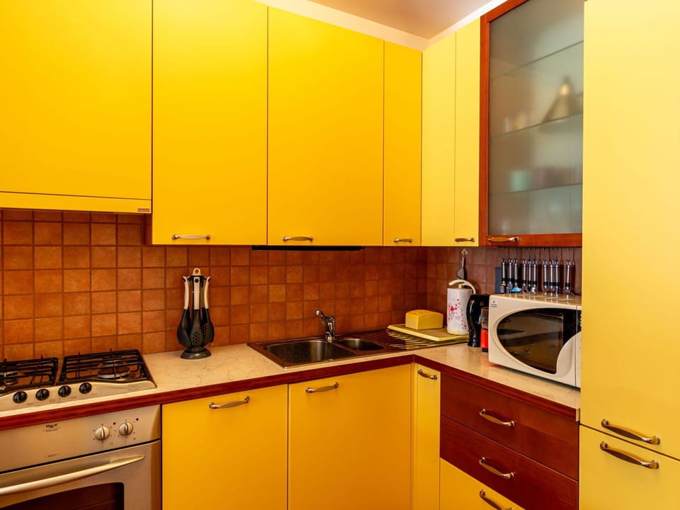 Cabinetry, Countertop, Kitchen Sink, Property, Sink, Kitchen, Building, Home Appliance, Kitchen Stove, Interior Design