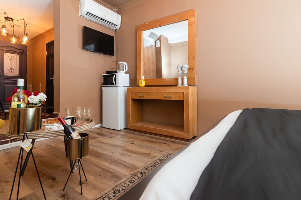 Basic Suite, City View | Bathroom | Free toiletries, hair dryer