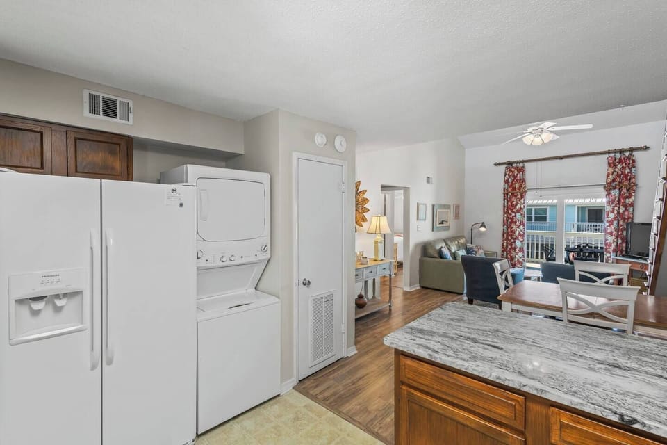 Fridge, washer/dryer