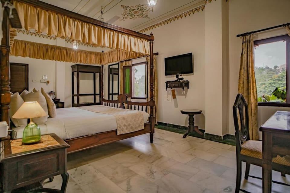 Deluxe comfort | 1 bedroom, desk, soundproofing, iron/ironing board