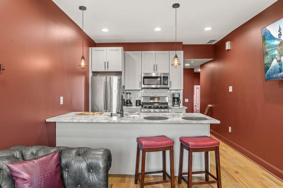 Kitchen with 2 high stools