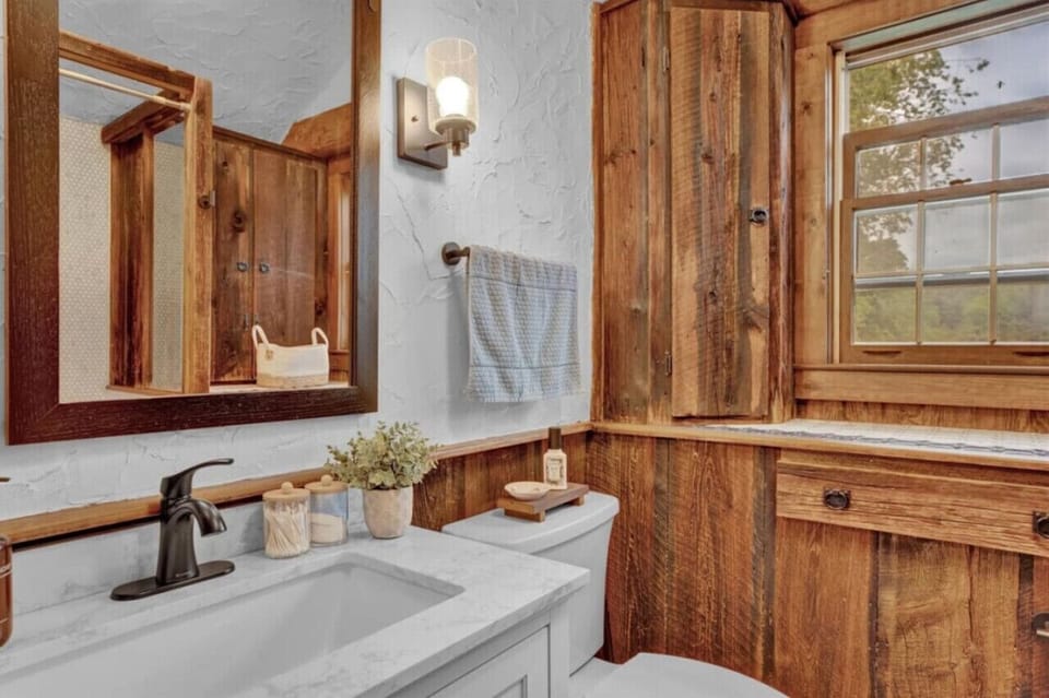 Full bathroom