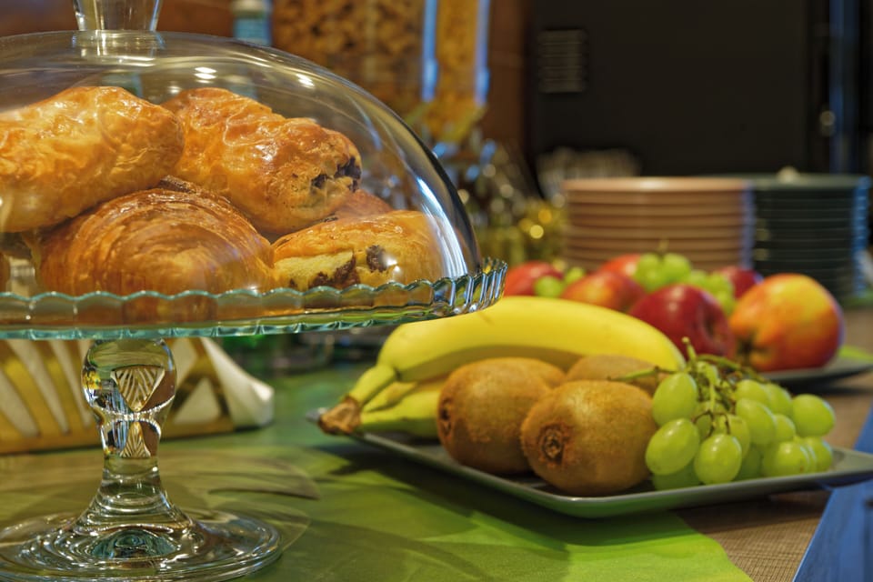 Daily buffet breakfast for a fee