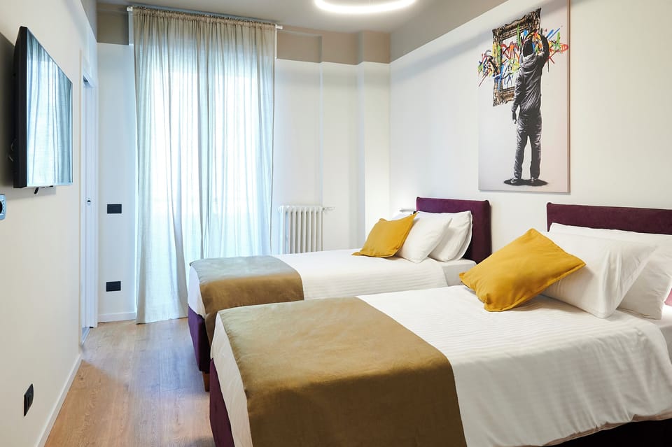 Deluxe Double Room, City View | Hypo-allergenic bedding available, soundproofing, WiFi (free)