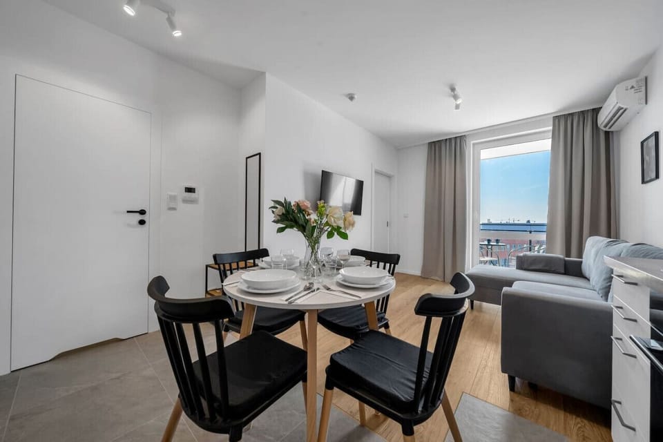 Dining Area | Book Now with RENTUJEMY