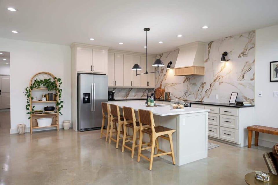 Yes, we provide coffee and creamer for our guests. Come stay and enjoy this well-appointed home.