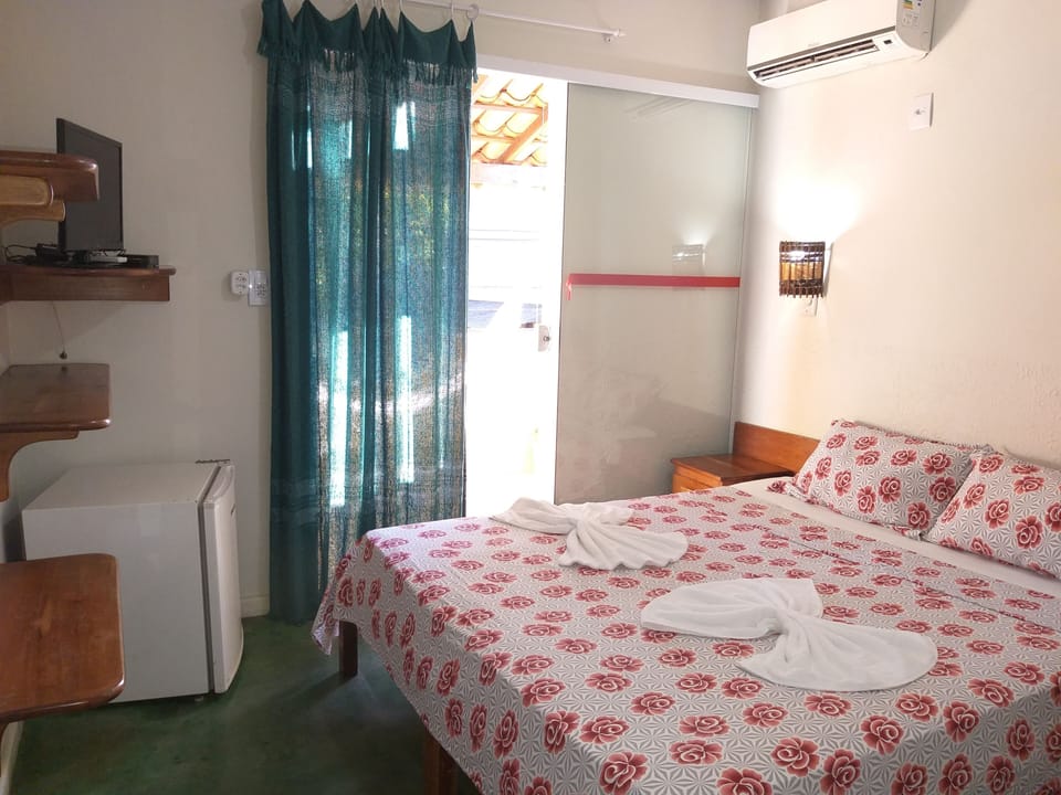 Basic Double or Twin Room, 1 Double Bed, Courtyard View | Free WiFi, bed sheets