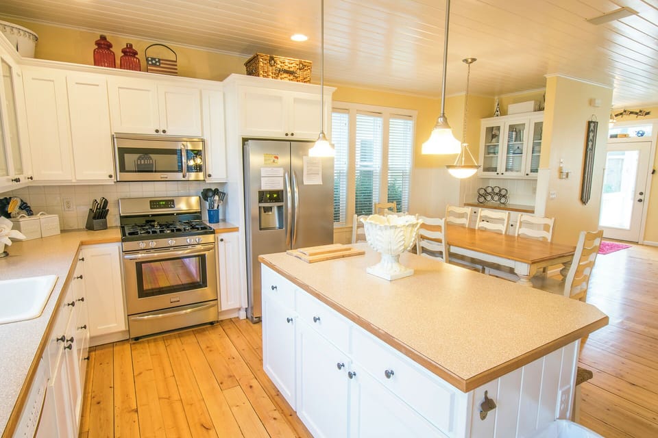 Spacious cook’s kitchen, fully stocked with everything you need to create delicious family meals and lasting memories!