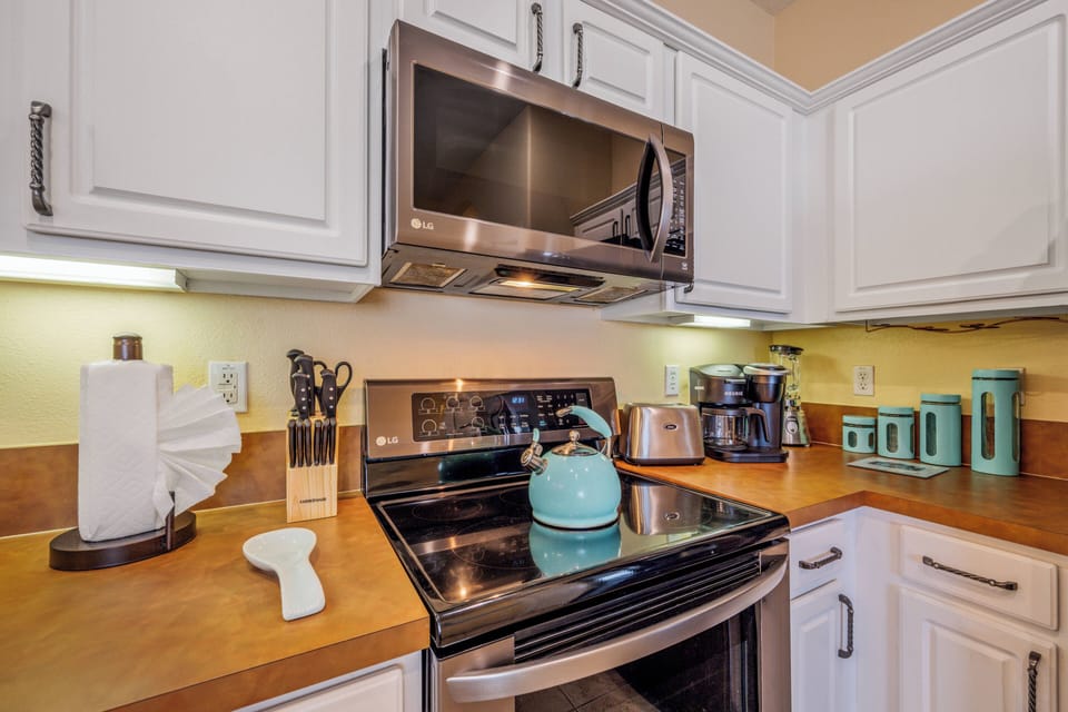Kitchen with full size appliances