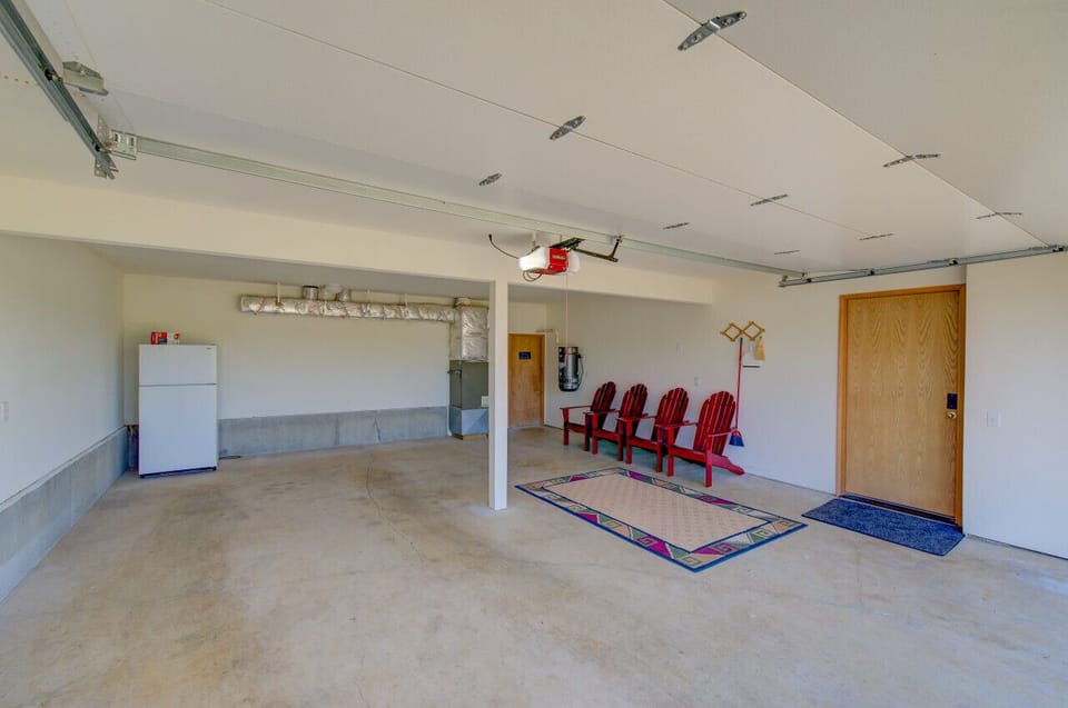 Spacious garage