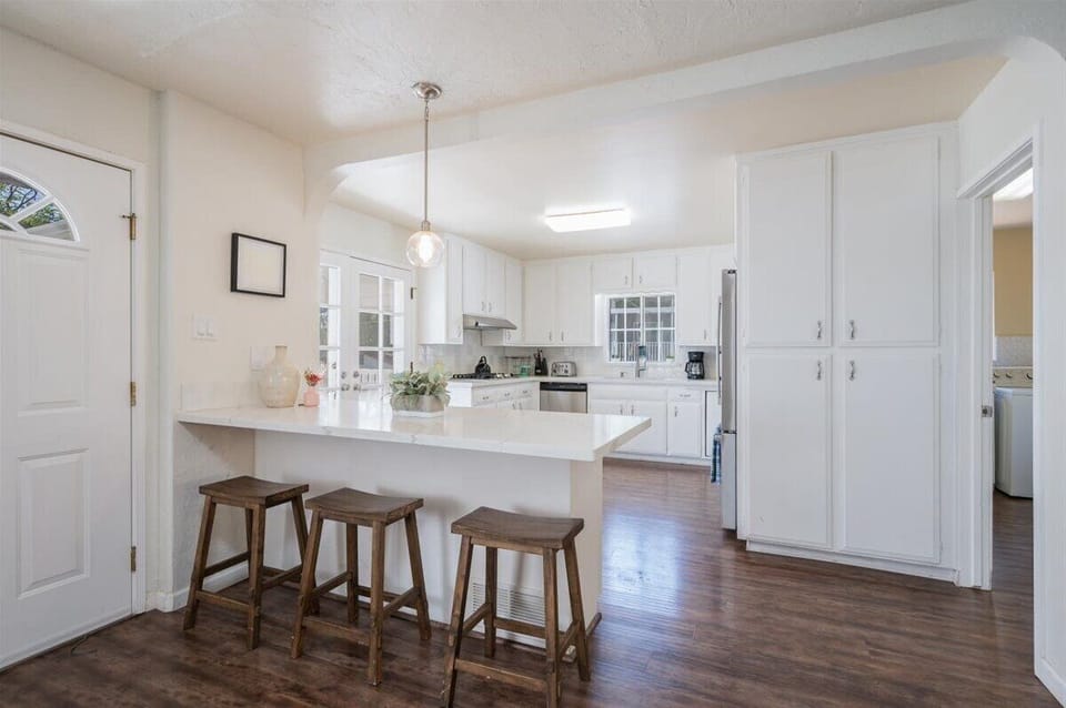 Bohemian Oasis on Vine (1200)