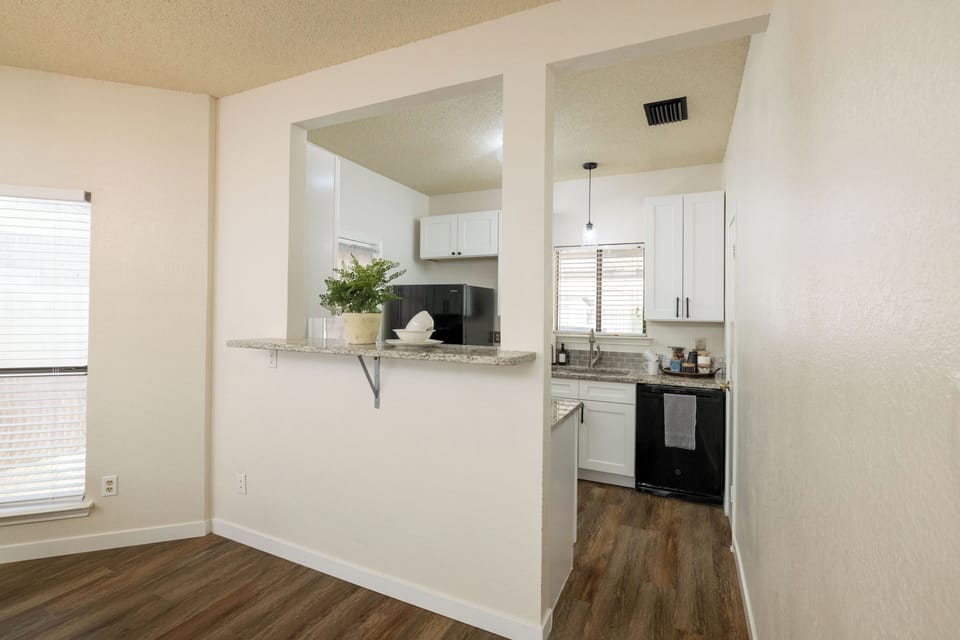 Full kitchen