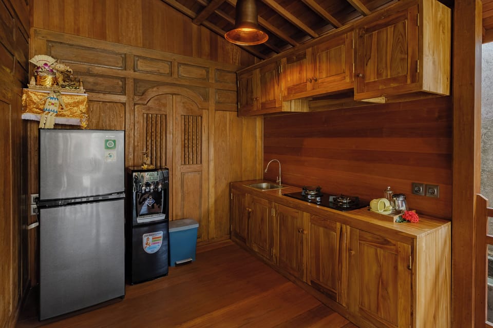 Villa, 1 Bedroom | Private kitchenette | Electric kettle, dining tables