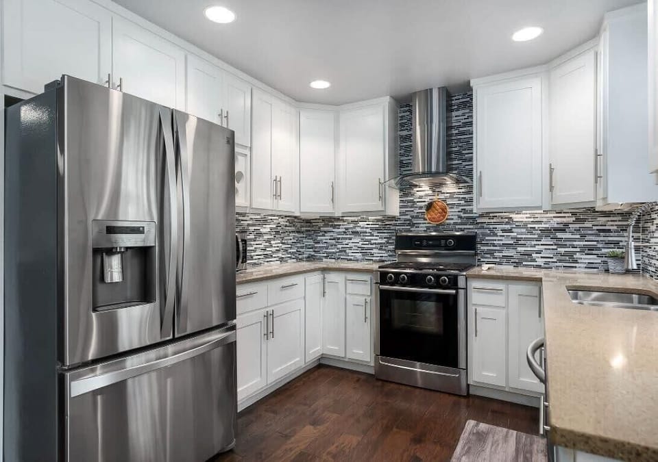 Full kitchen