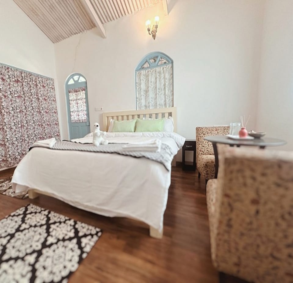 Premium bedding, desk, free WiFi, bed sheets
