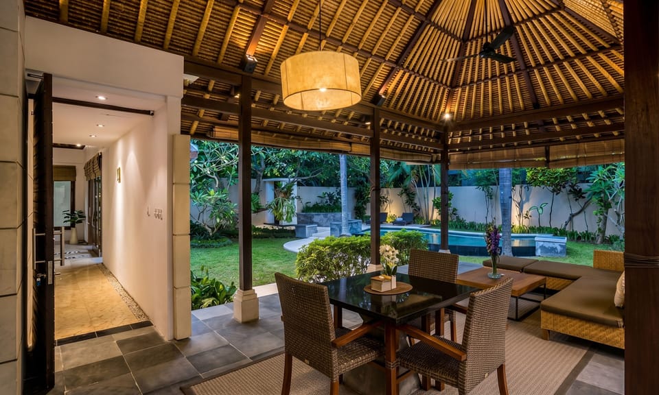 Deluxe Villa, Garden View | Living area