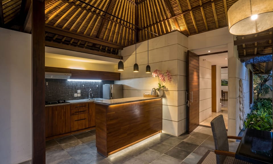 Deluxe Villa, Garden View | Private kitchen | Electric kettle