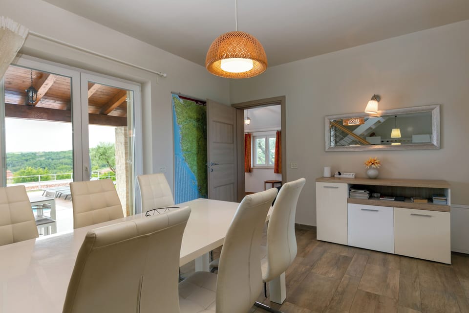 Villa, 4 Bedrooms | Living area