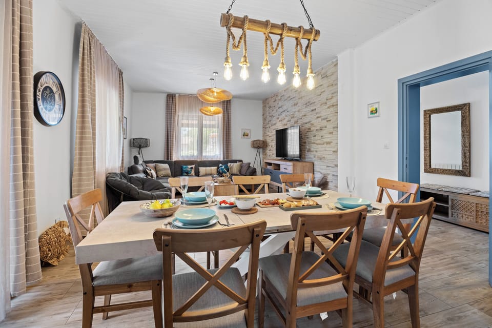Villa, 1 Bedroom | Dining room