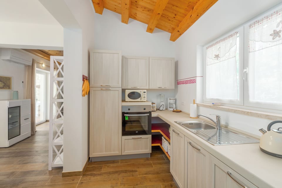 Villa, 3 Bedrooms | Private kitchen | Full-size fridge, microwave, oven, stovetop