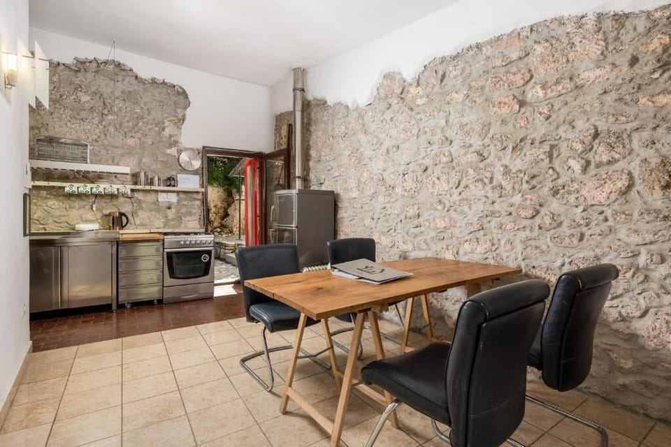 Villa, 6 Bedrooms | Dining room
