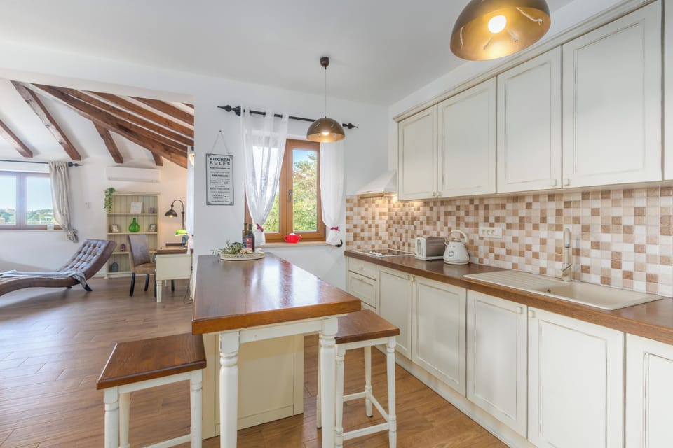 Villa, 4 Bedrooms | Private kitchen | Full-size fridge, microwave, oven, stovetop