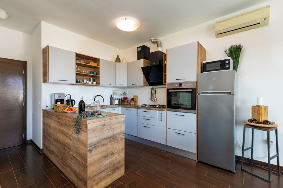 Villa, 1 Bedroom | Private kitchen | Full-size fridge, microwave, oven, stovetop