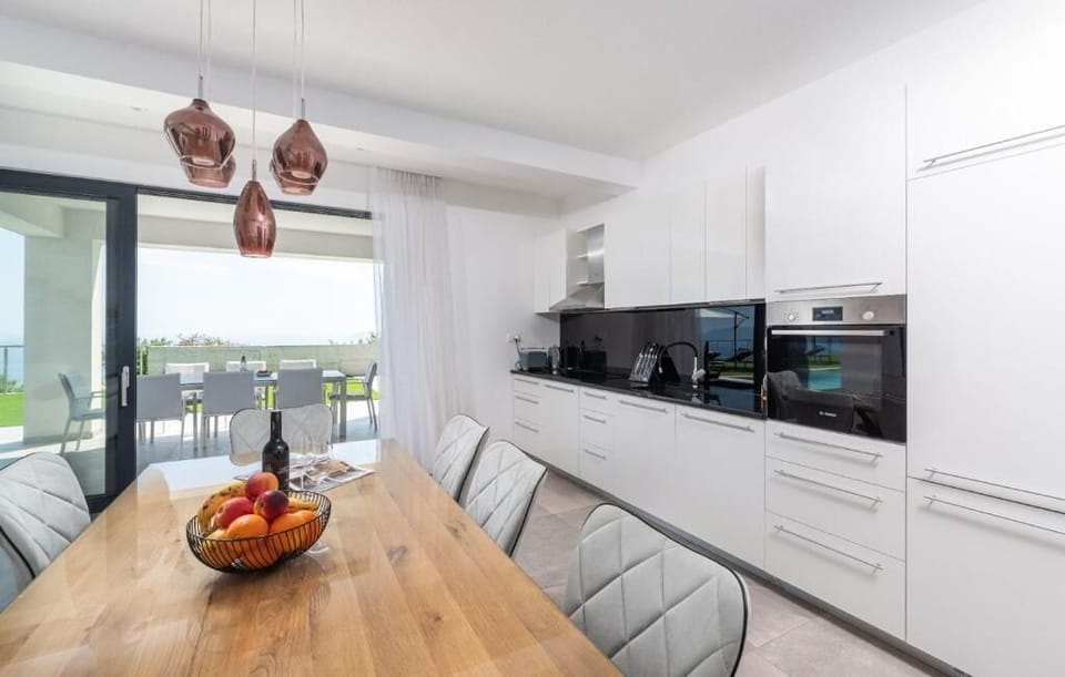 Villa, 1 Bedroom | Dining room